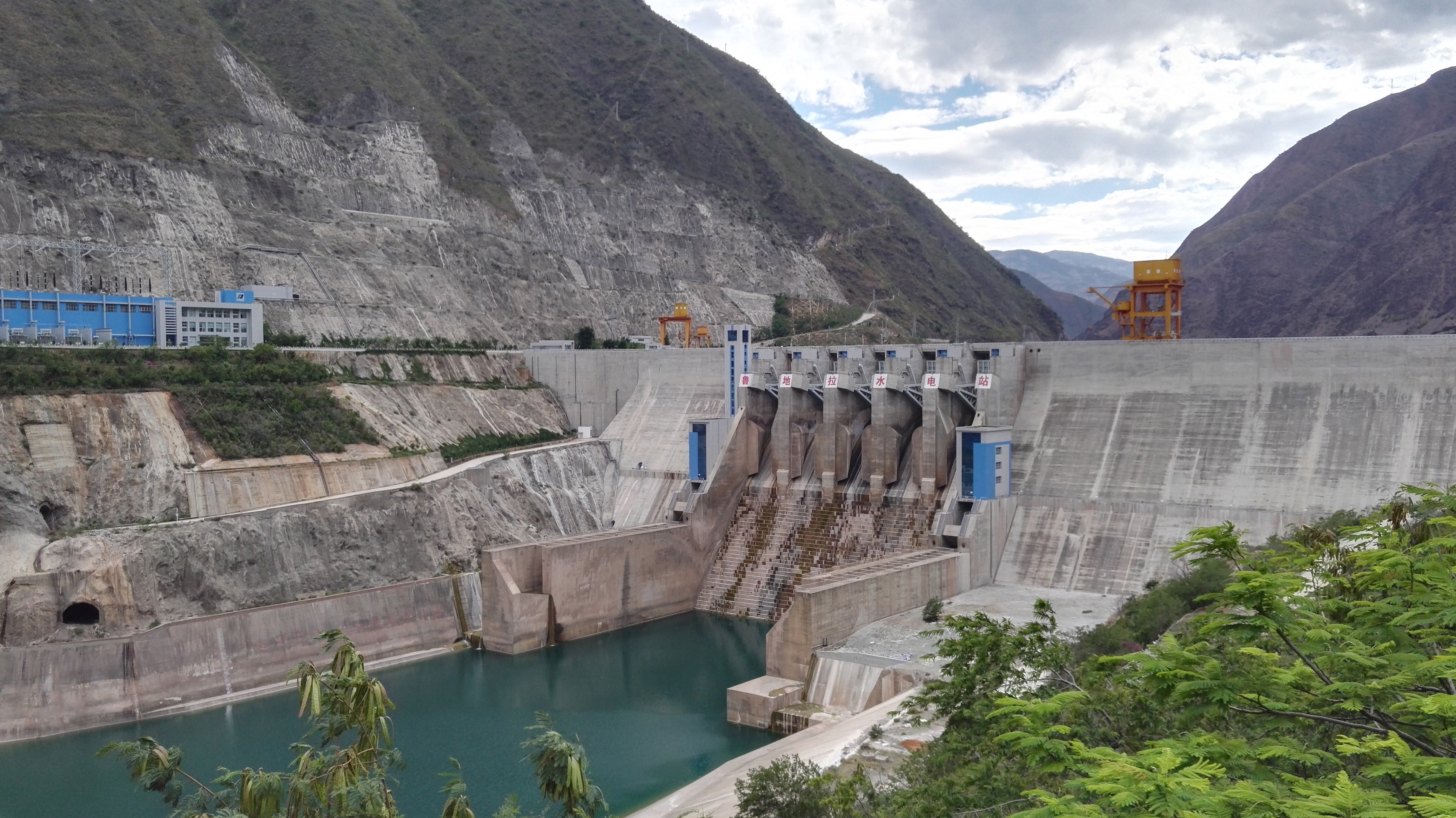 鲁地拉大坝