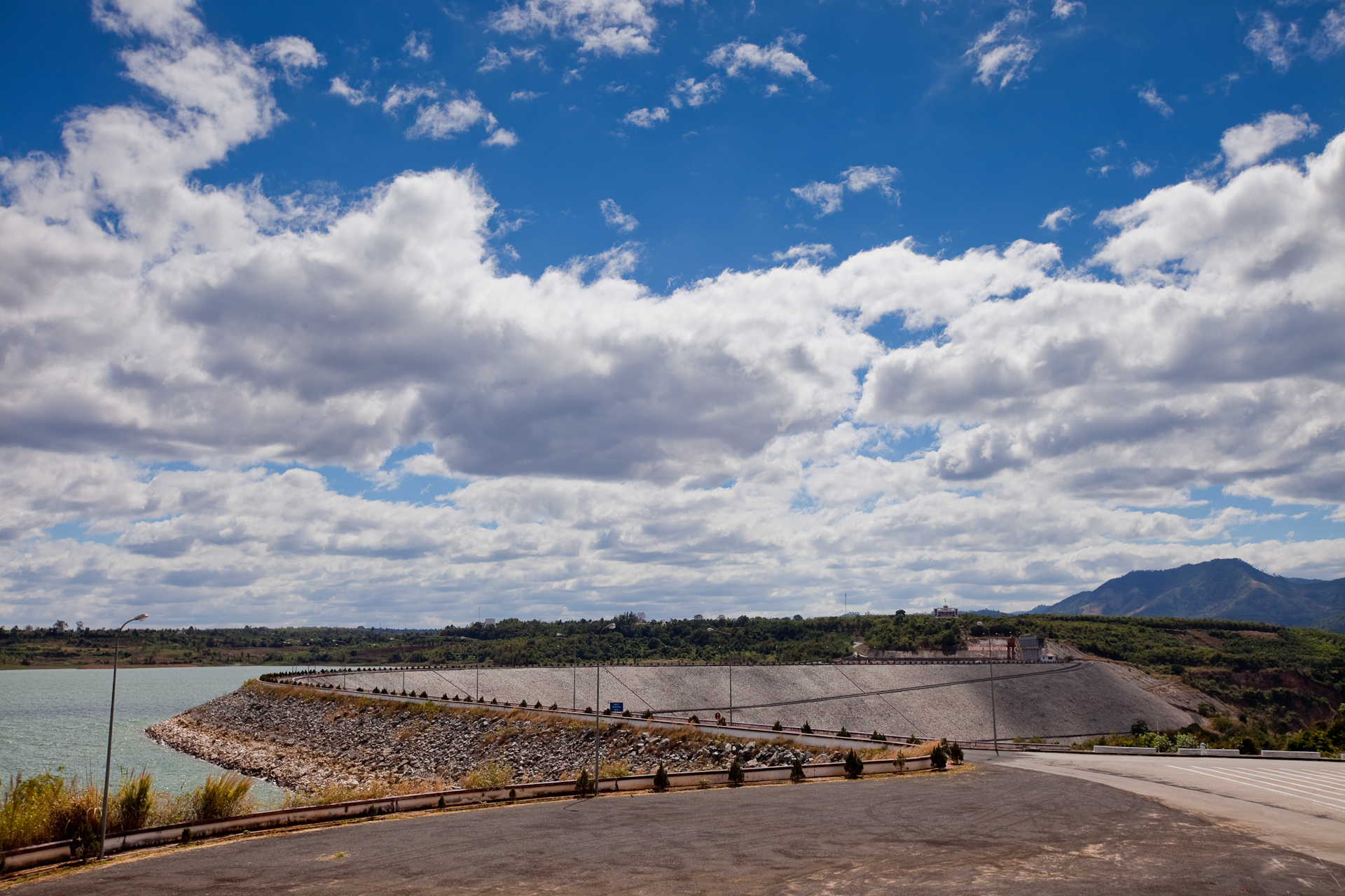 Đập thủy điện Ialy