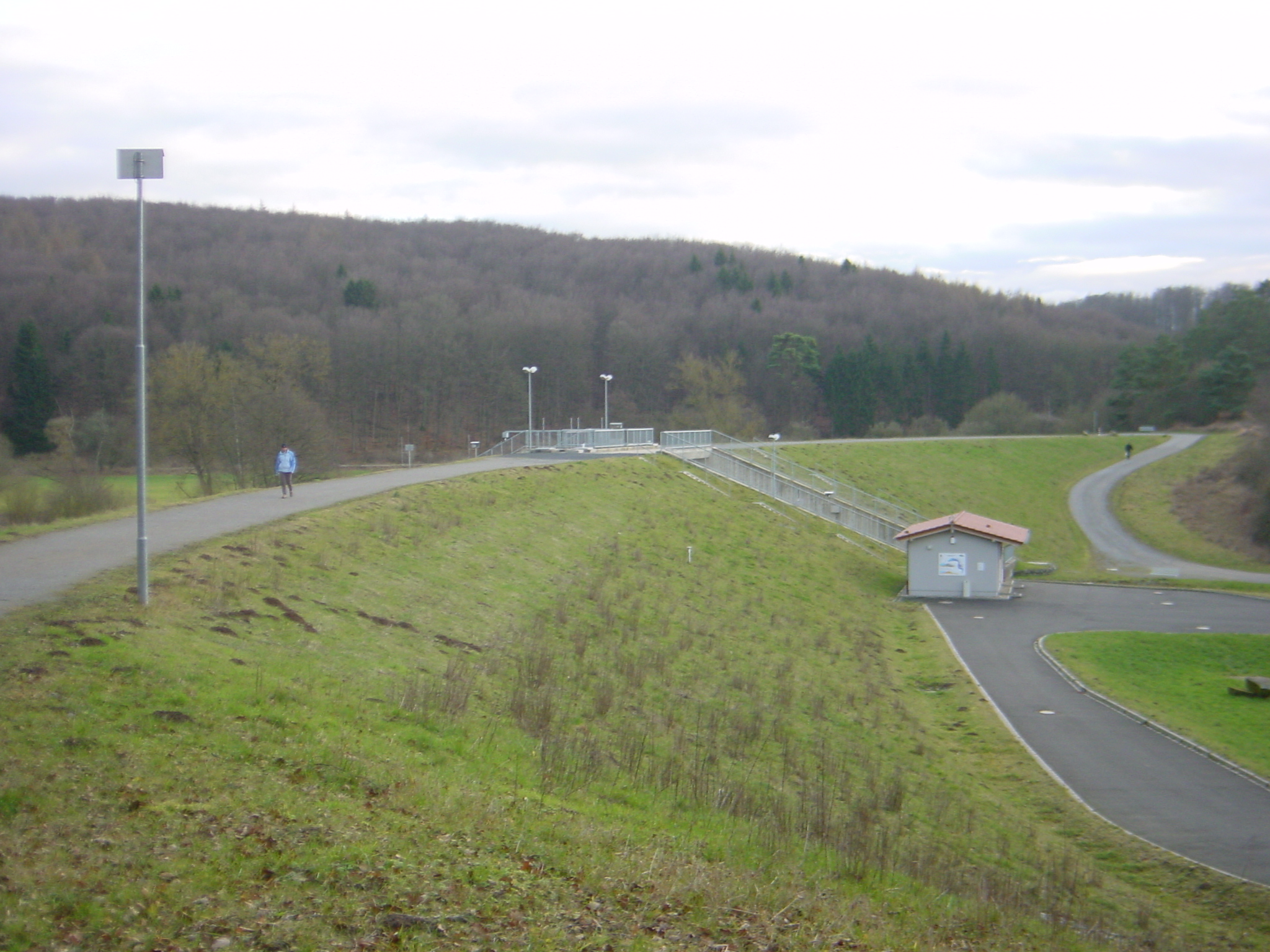 Hochwasserrückhaltedamm