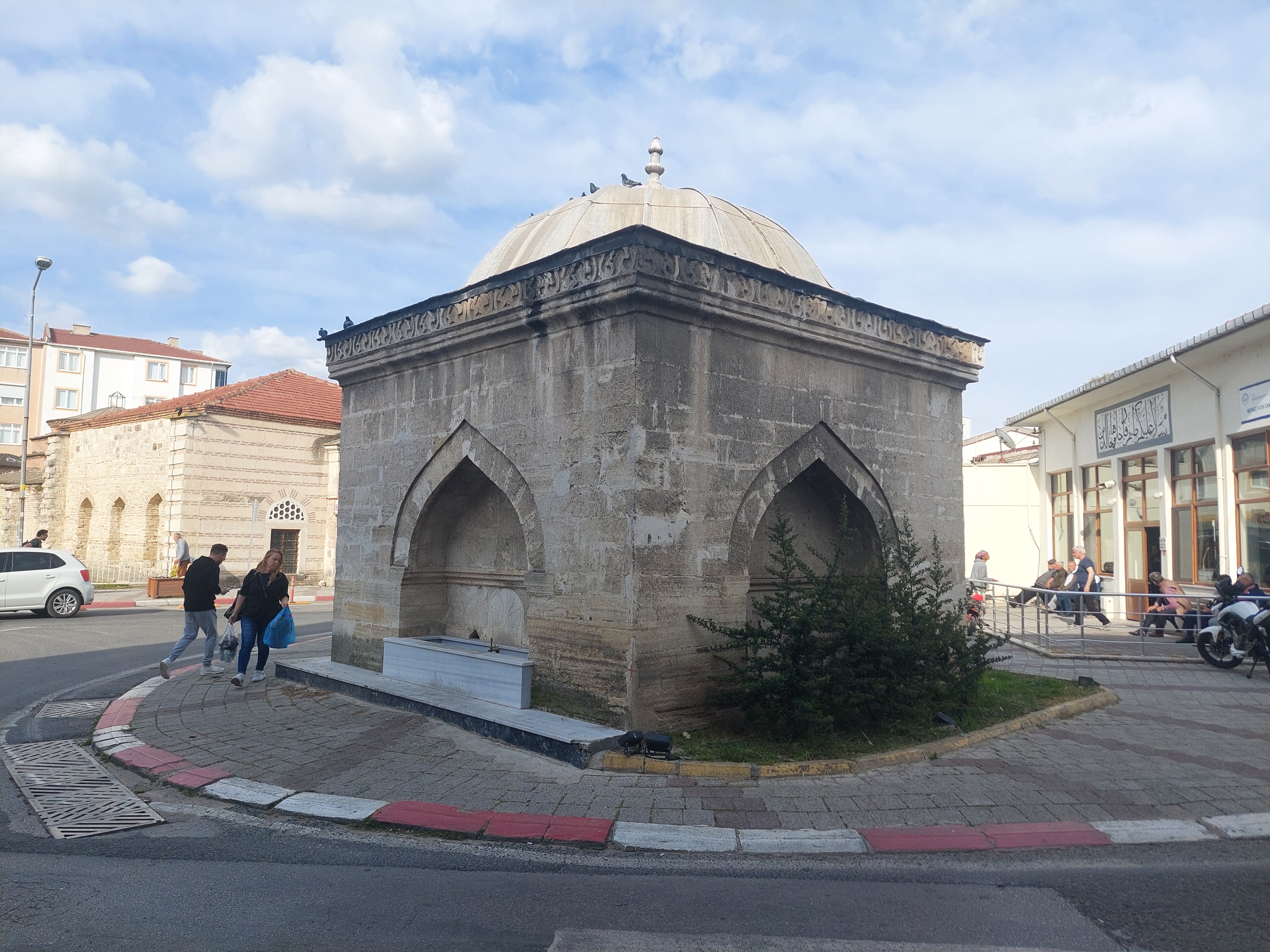 Dört Yüzlü Çeşme