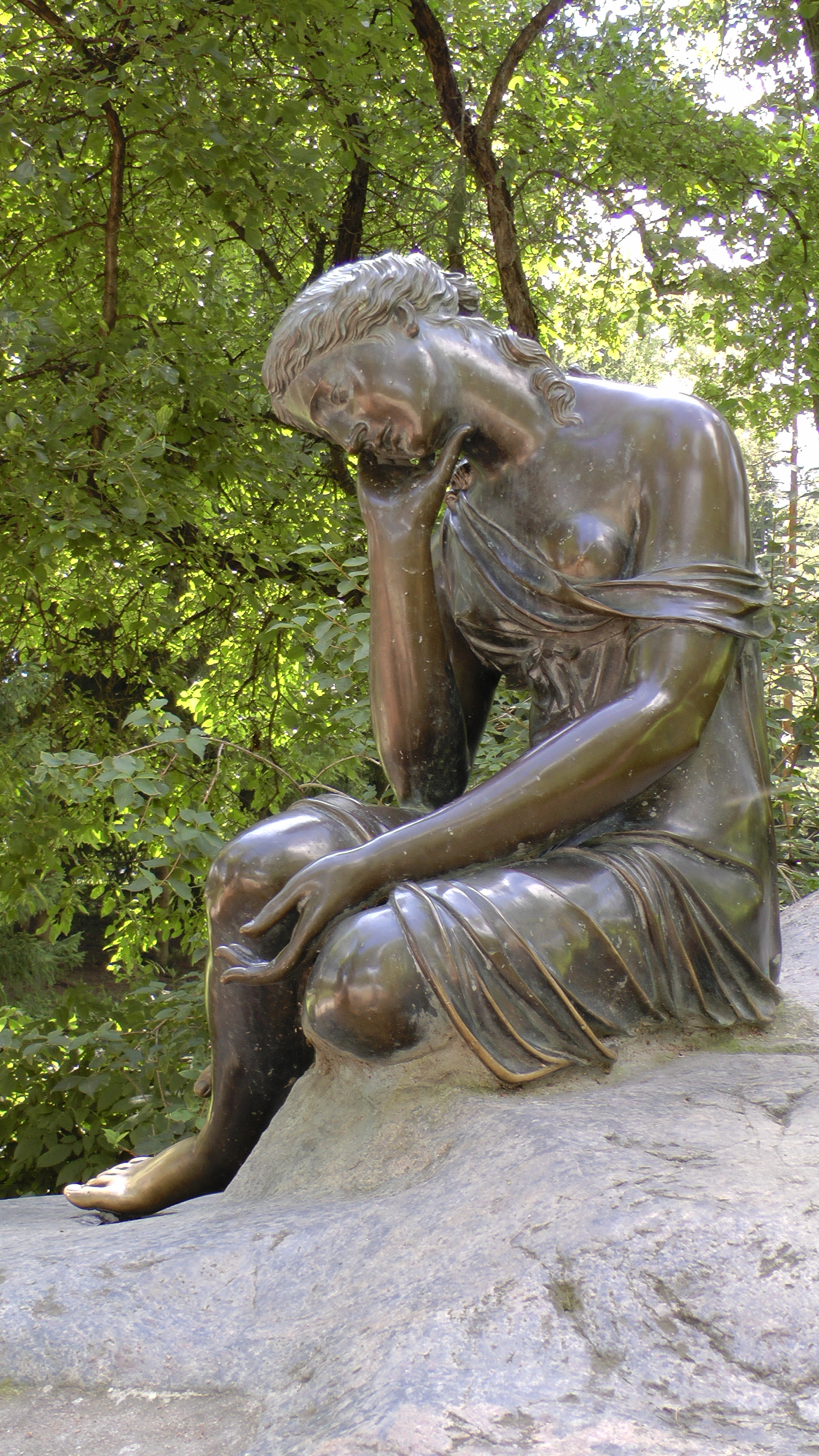 Девушка с кувшином