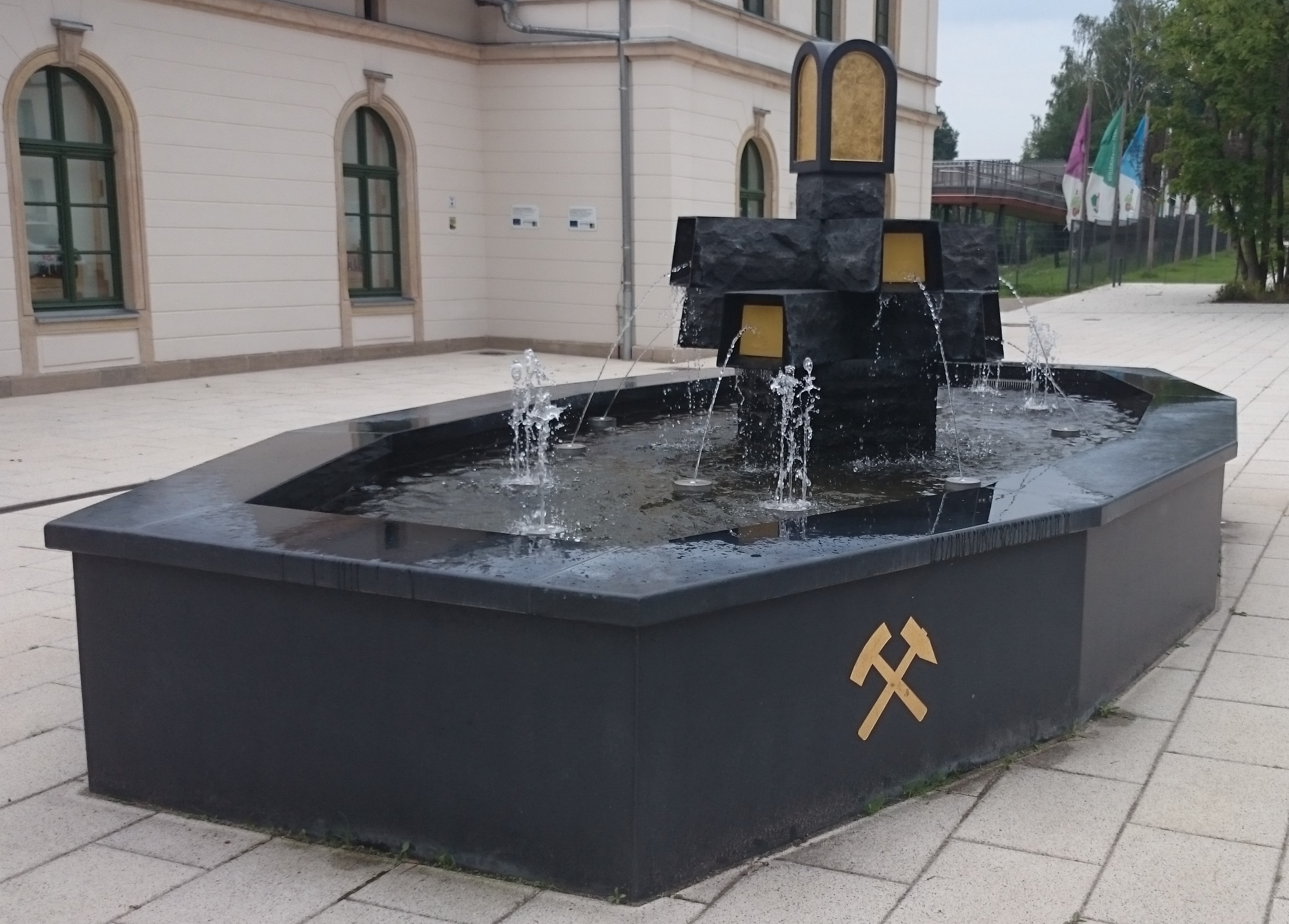 Brunnen Schwarzes Gold