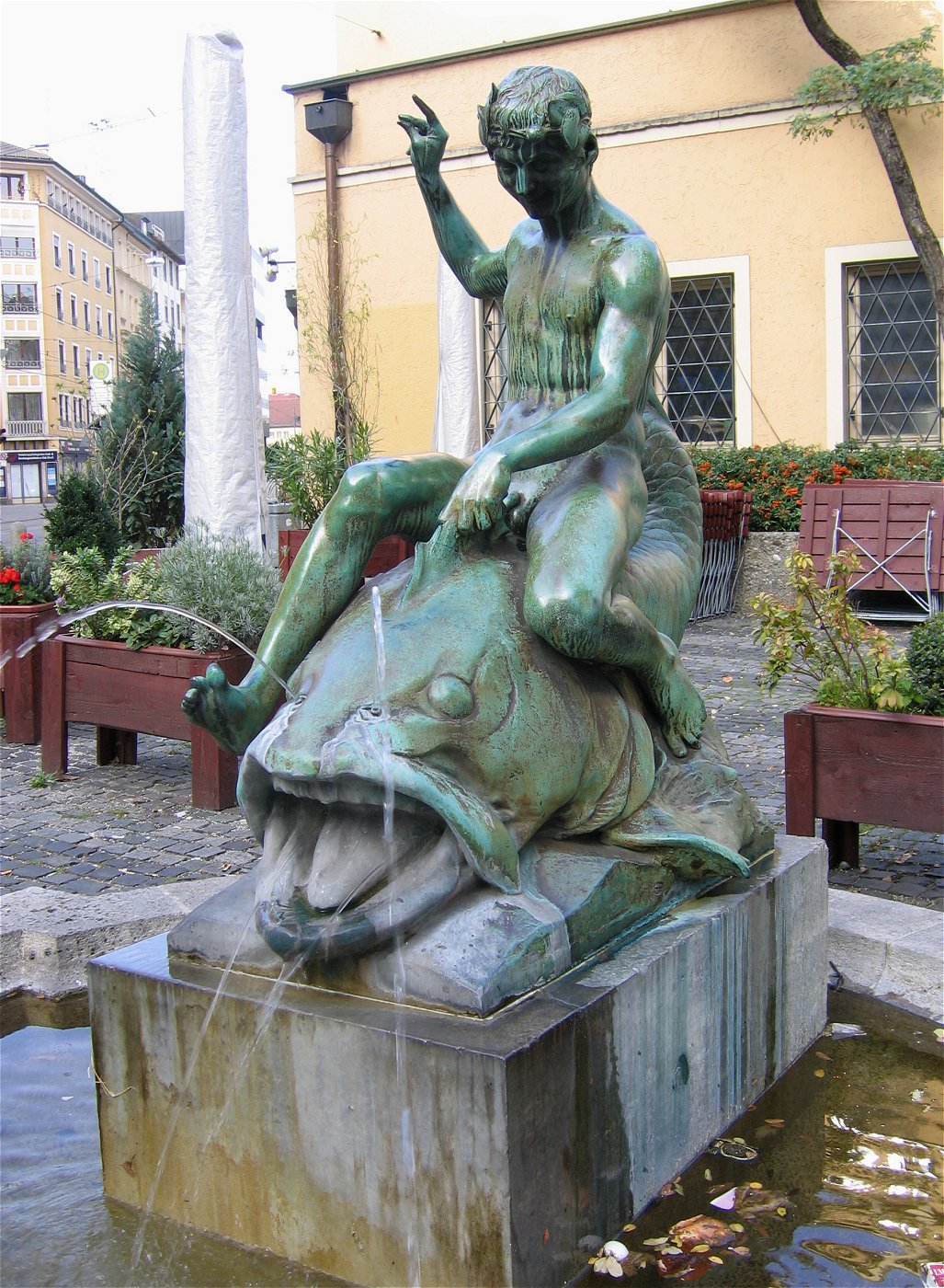 Delphinbrunnen