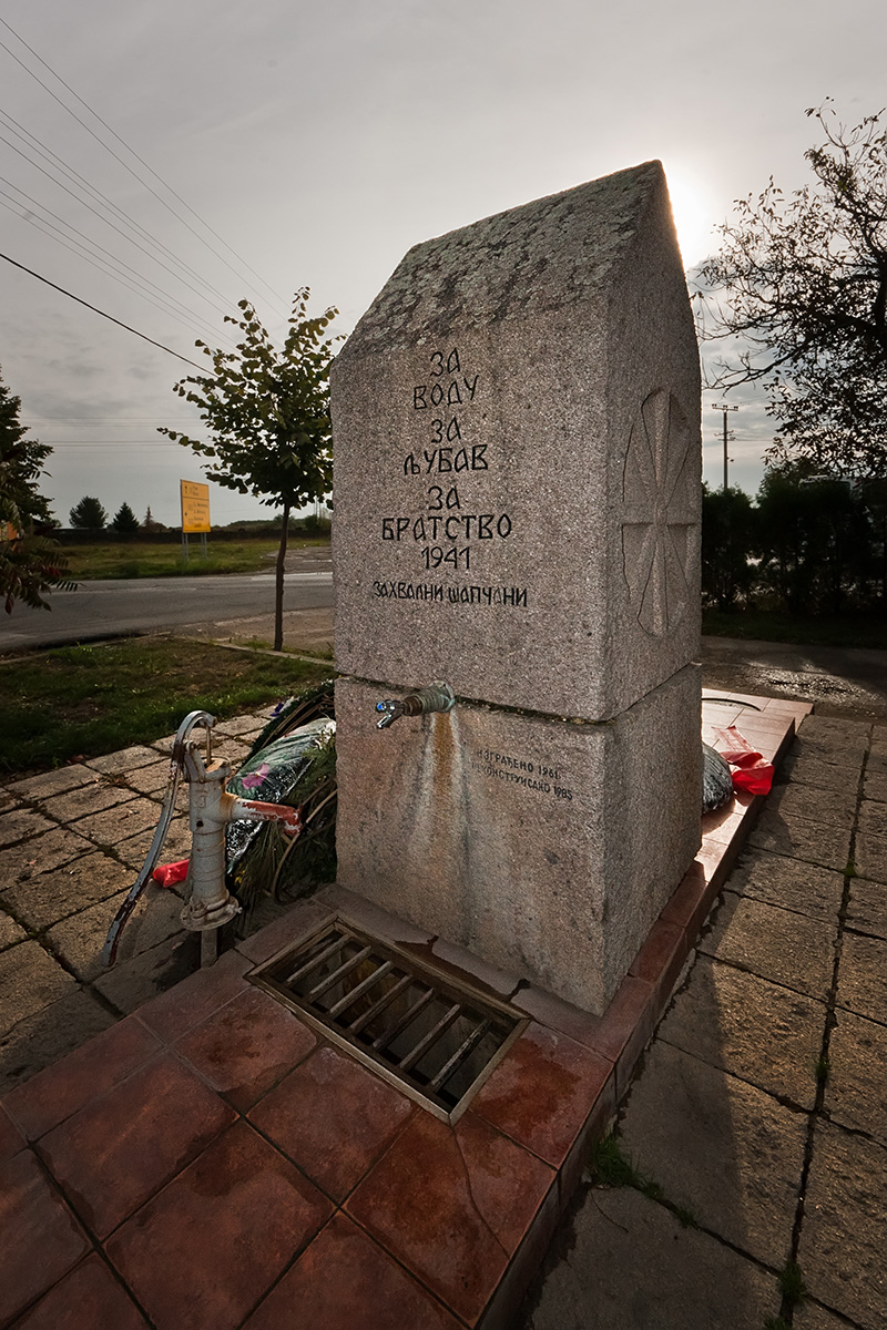 Спомен чесма у Јарку