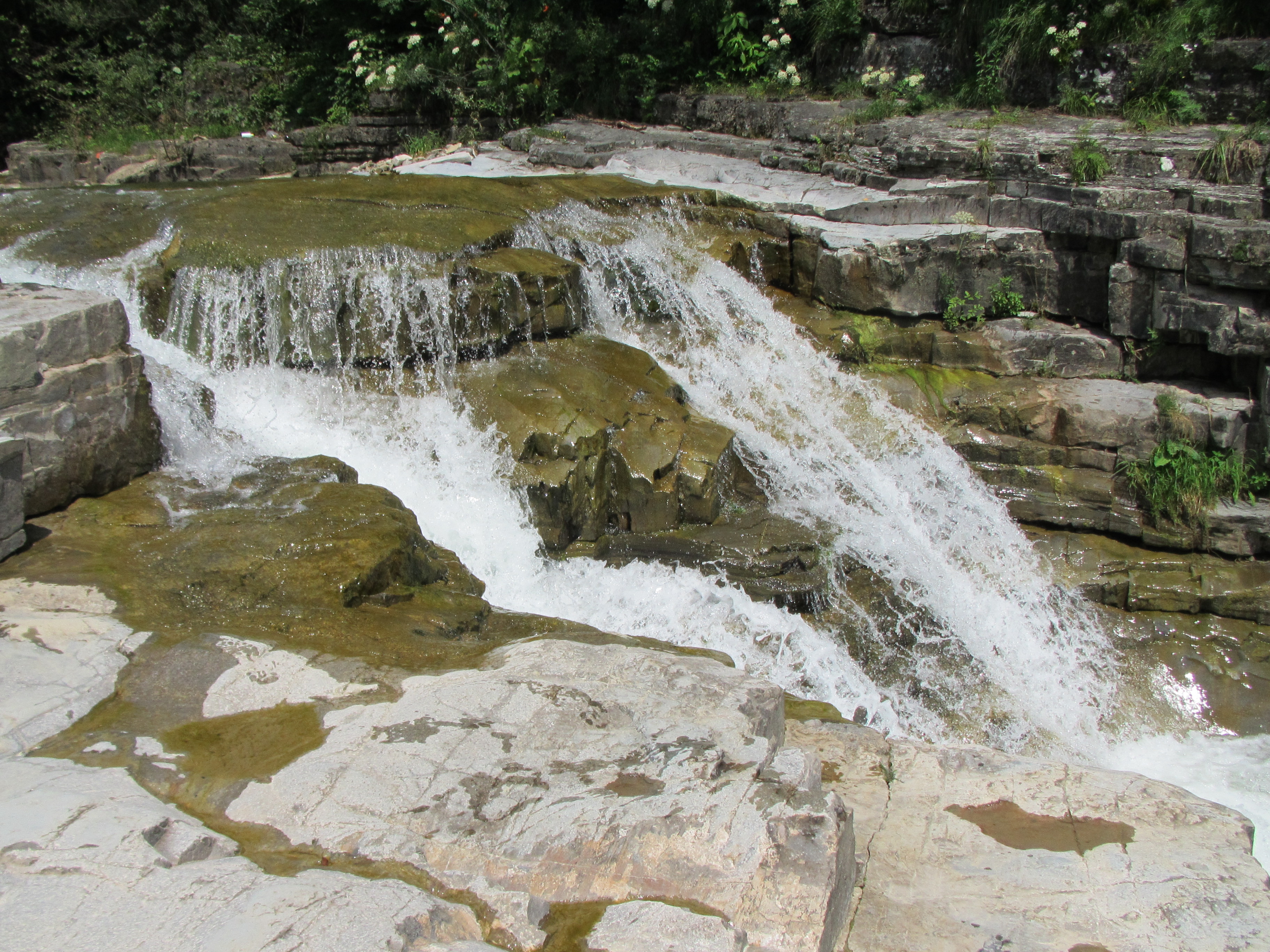Бухтівецько-Бистрицький водоспад