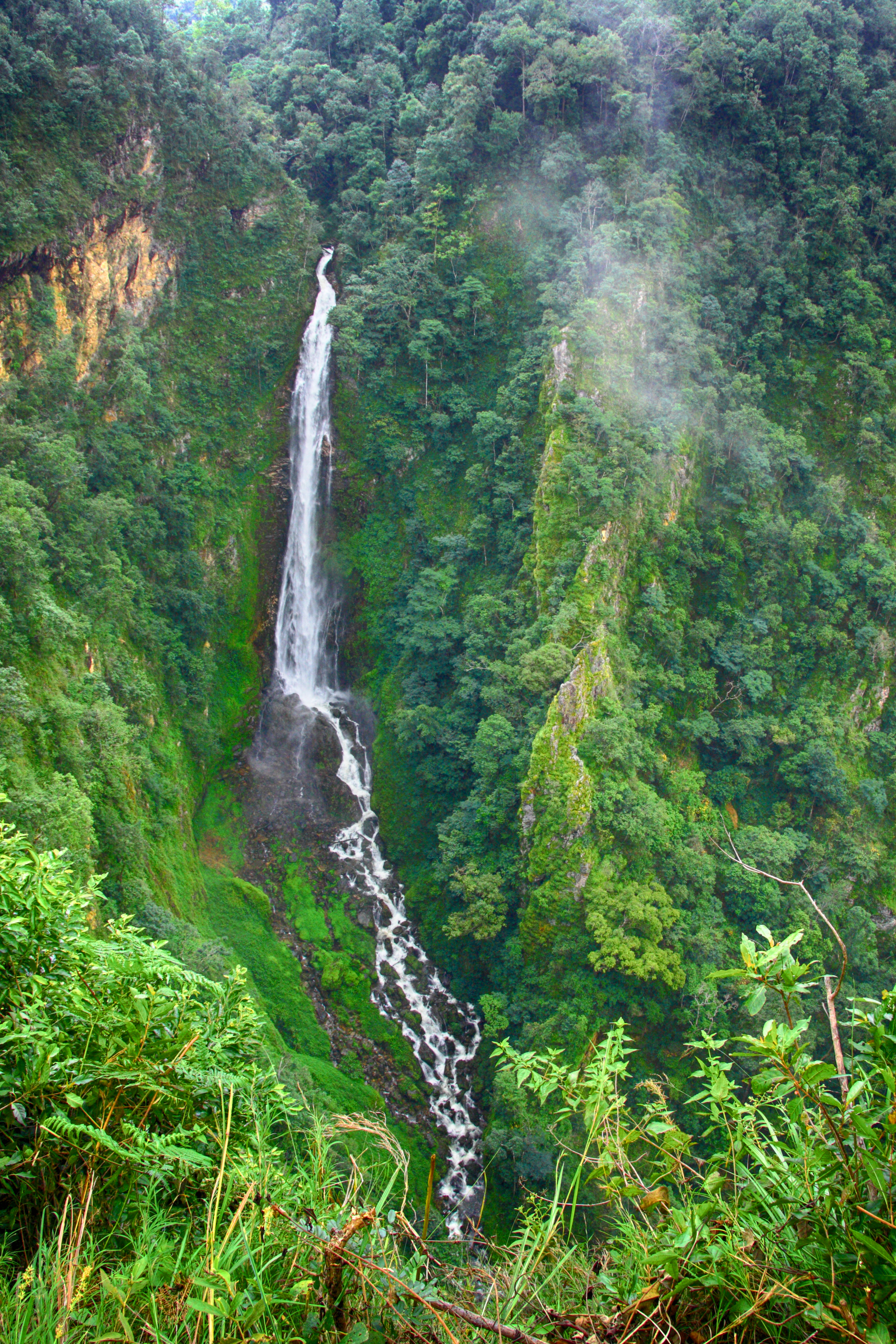 น้ำตกแม่สุรินทร์