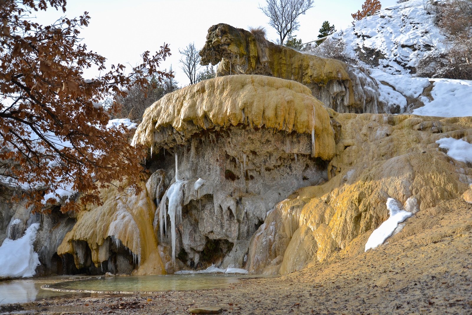 Fontaine pétrifiante de Réotier