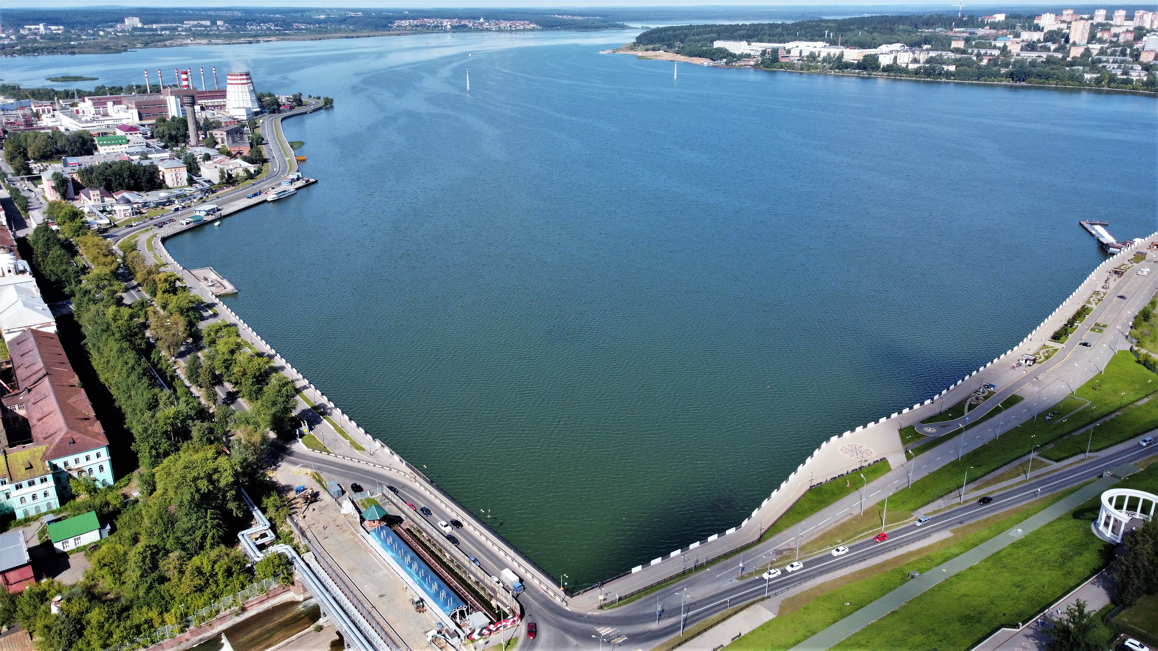 Заводская плотина